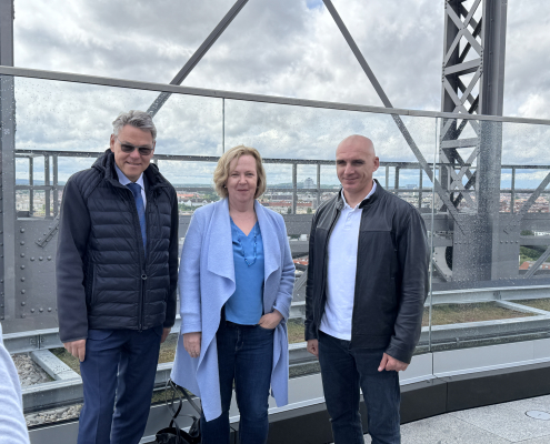 Bürgermeister Oleksandr Syenkevych und Jörn Oltmann zusammen mit Karin Teichmann