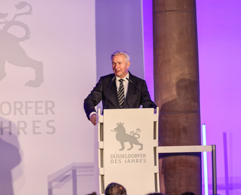 Klaus Wowereit hält die Laudatio