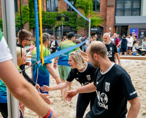 Beim Beachvolleyball-Turnier während des Sommerfestes 2025 auf dem EUREF-Campus spielen u.a. das Team EUREF gegen das Team GASAG.