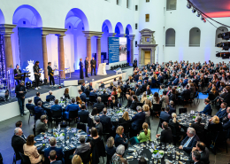 Festsaal mit Bankett-Tischen im K21/Ständehaus