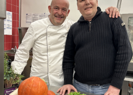 Arm in Arm: Thomas Kammeier, gastronomischer Leiter auf dem EUREF-Campus und Gernot Zessin von KUBUS.