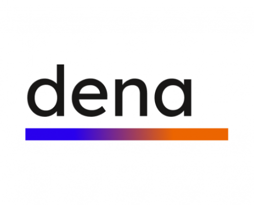 Logo von dena mit dem Schriftzug 'dena' in Schwarz und einer farbigen Linie darunter.
