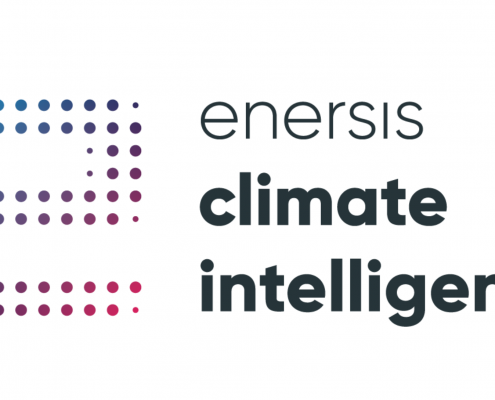 Das enersis-Logo hat ein gepunktetes, freigestelltes "e" und dazu den schwarzen Schriftzug "enersis climate intelligence"