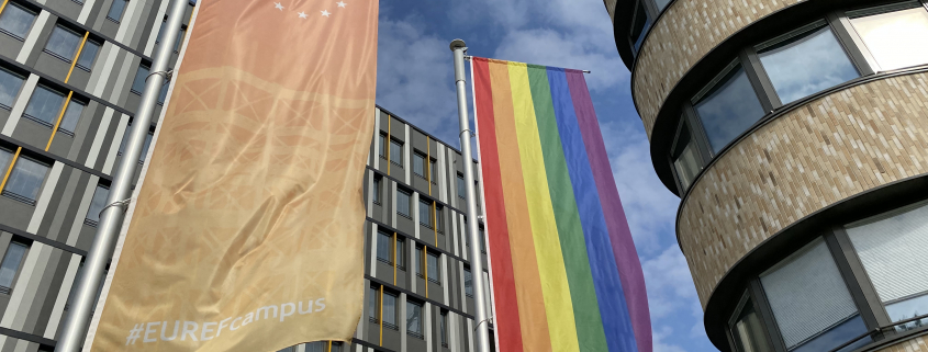 EUREF Fahne und Regenbogenflagge